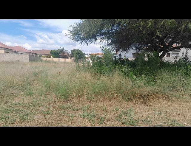 LAND FOR SALE IN WOODHILL ESTATE